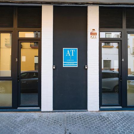 New Hostly Alameda Apartments Seville Exterior photo