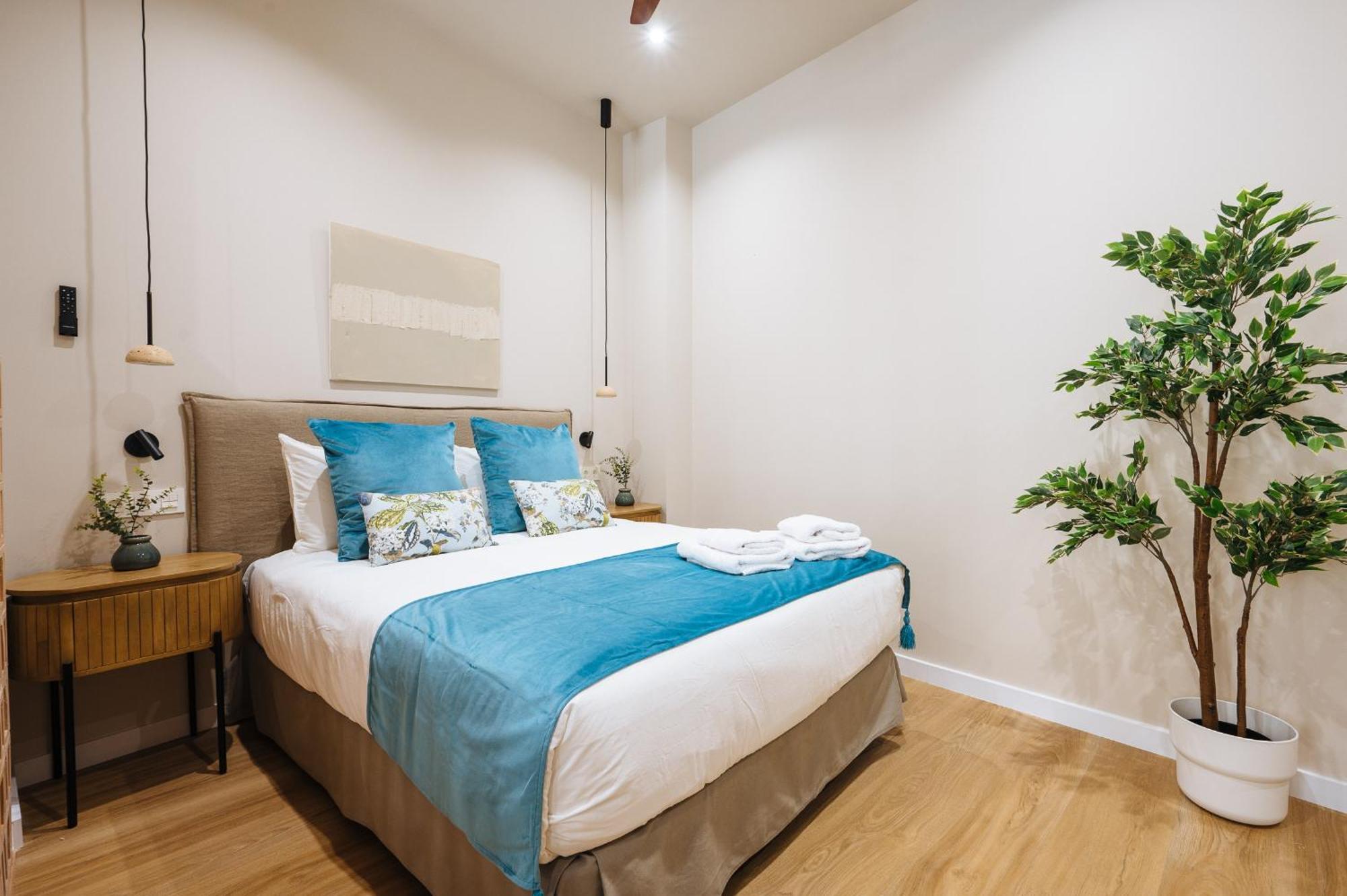 New Hostly Alameda Apartments Seville Exterior photo