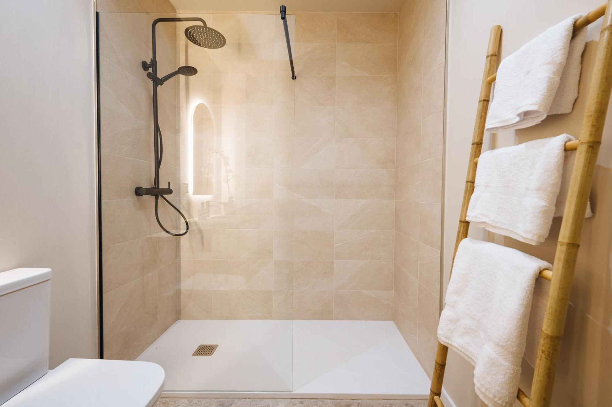 New Hostly Alameda Apartments Seville Exterior photo