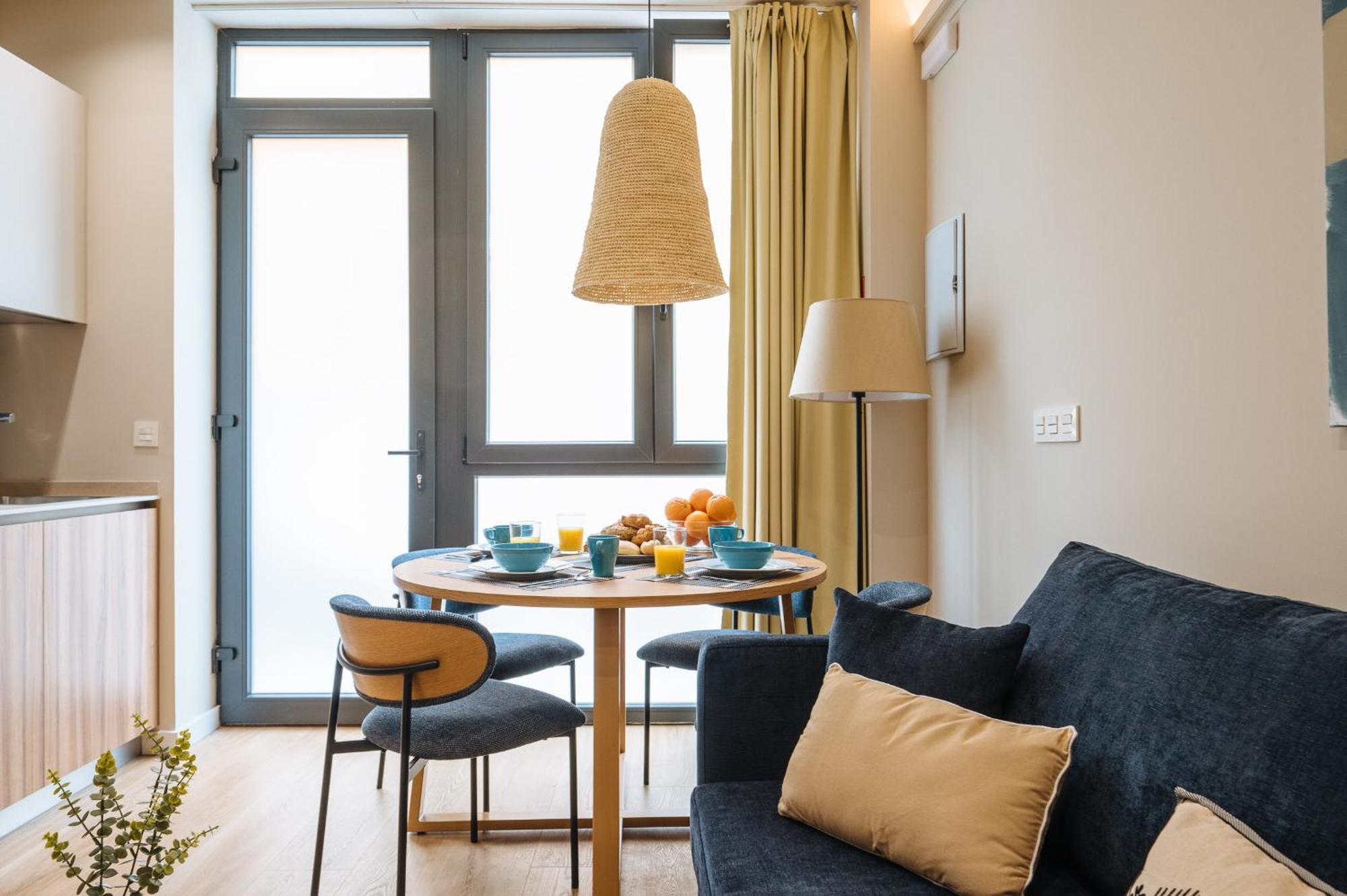 New Hostly Alameda Apartments Seville Exterior photo