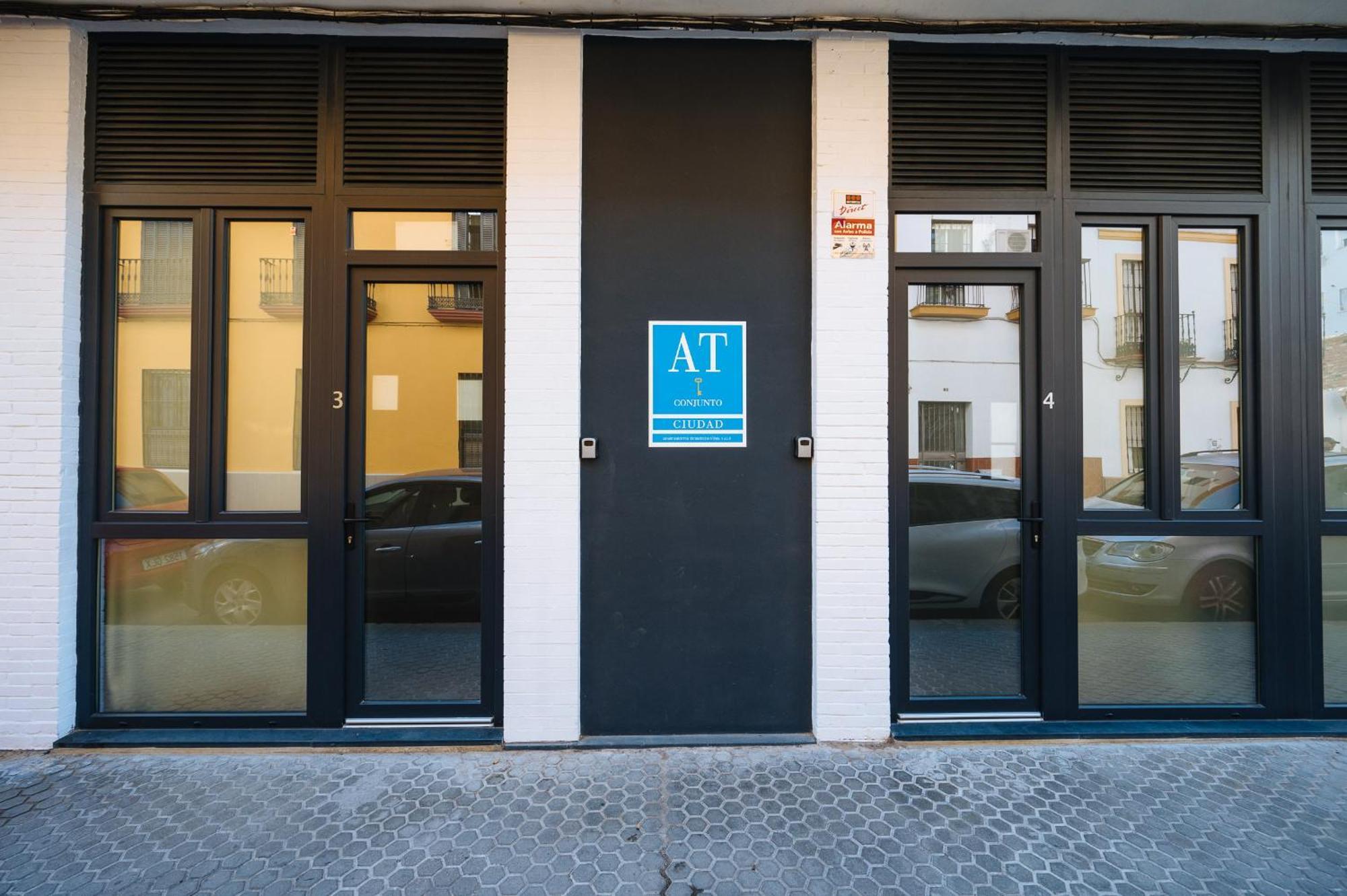 New Hostly Alameda Apartments Seville Exterior photo